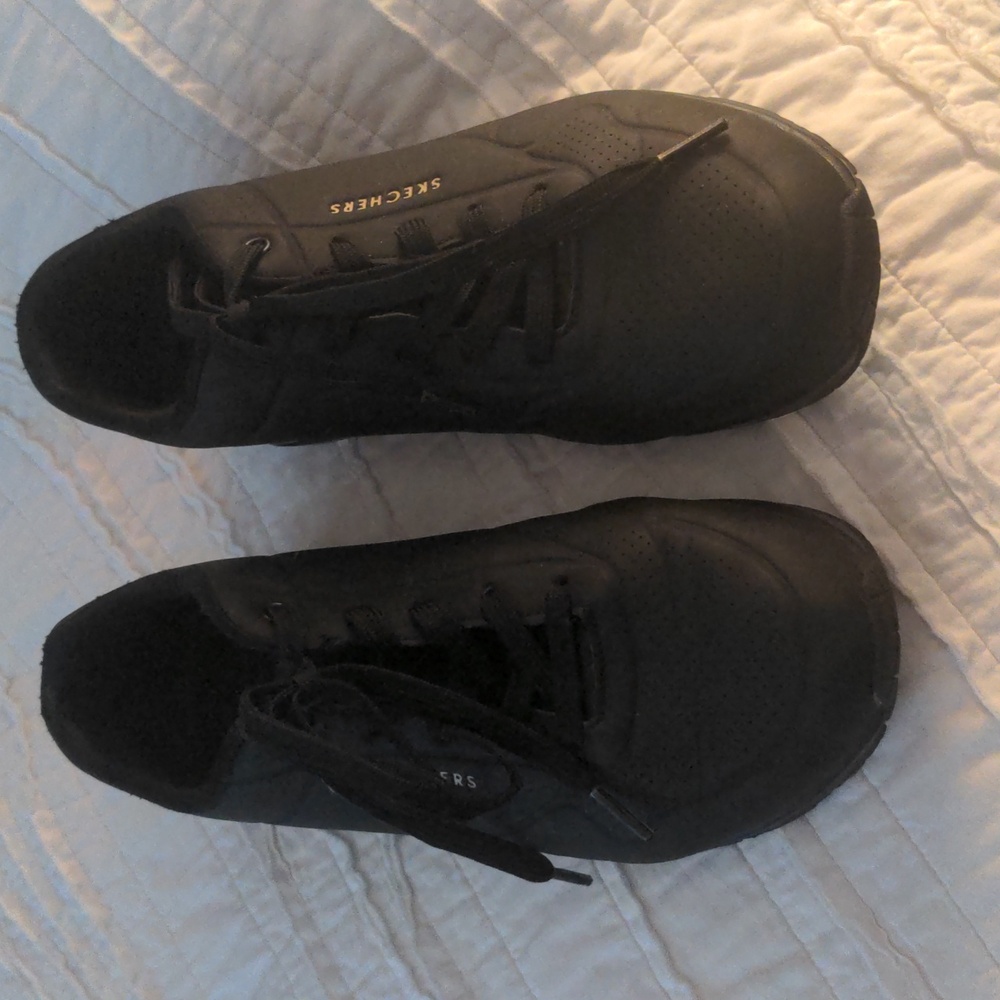 Uno Skechers
